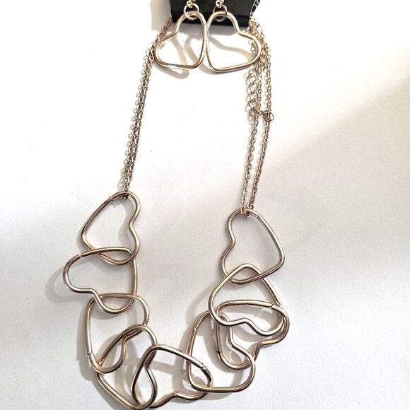🩷Paparazzi - Heart Chain Faux Gold Necklace & Earing SET - Picture 1 of 3
